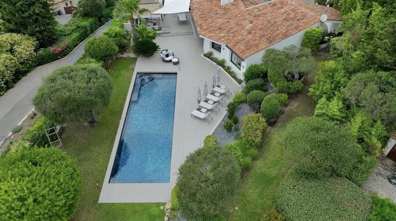 Villa - 300 m² - 8 pièces