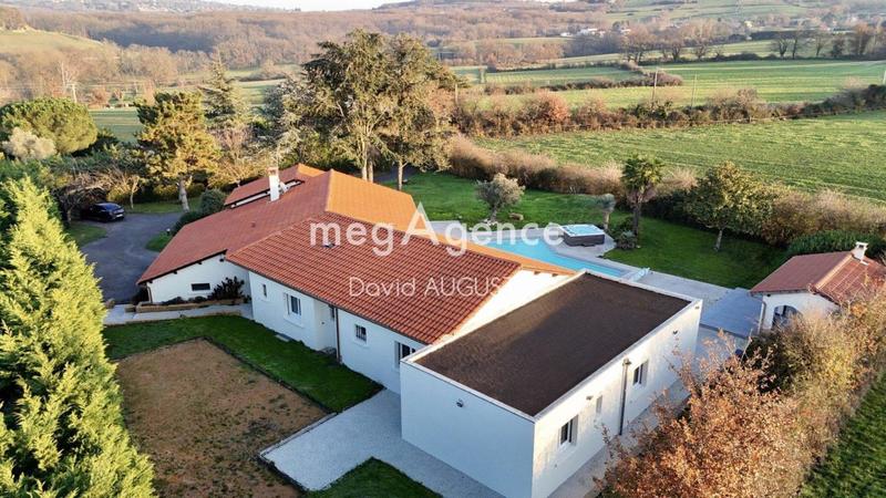 Maison - 248 m² - 8 pièces