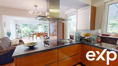 Maison - 296 m² - 10 pièces