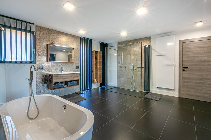 Maison - 355 m² - 16 pièces