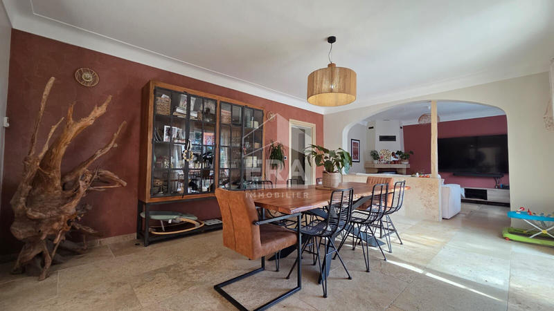 Maison - 215 m² - 9 pièces