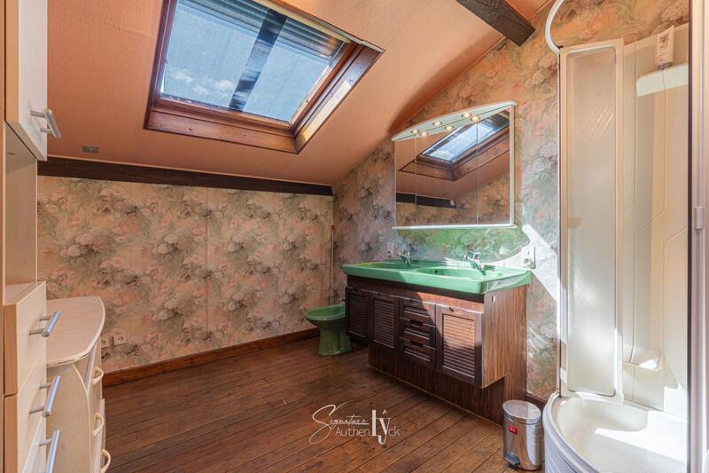 Maison - 244 m² - 11 pièces