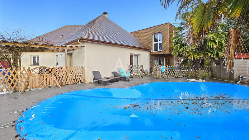 Maison - 293 m² - 12 pièces