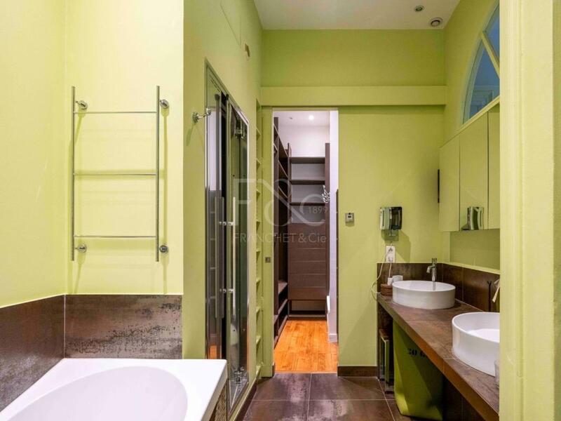 Appartement - 204 m² - 6 pièces