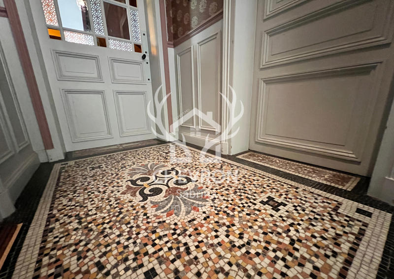 Maison - 259 m² - 10 pièces