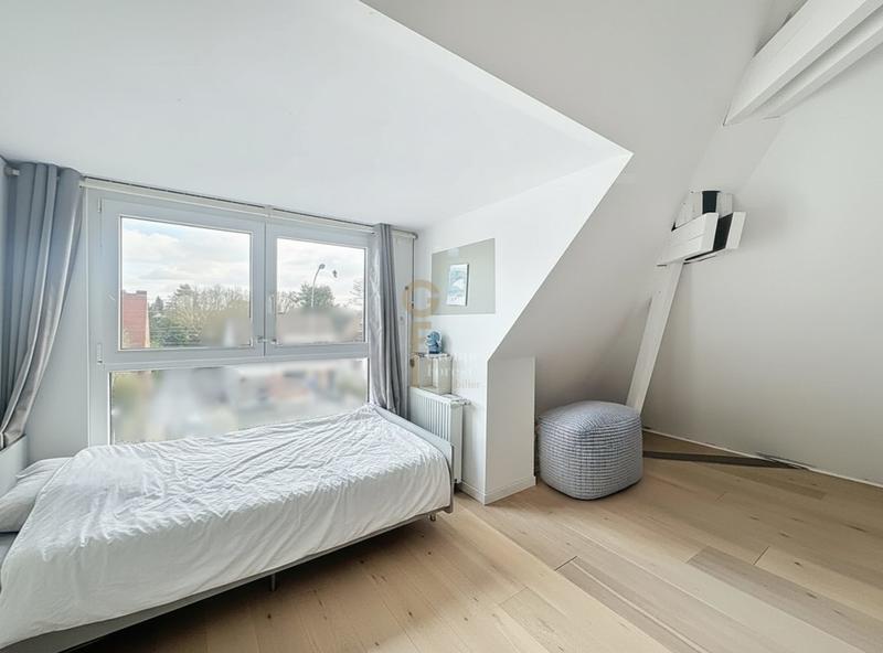 Maison - 208 m² - 8 pièces