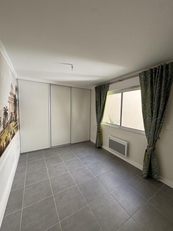 Appartement - 90 m² - 4 pièces