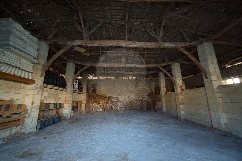 Maison - 300 m² - 4 pièces