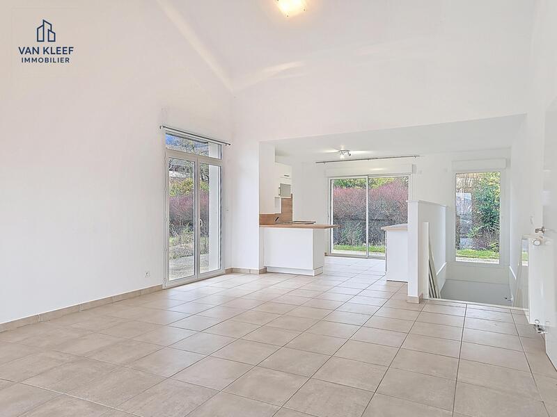 Maison jumelée - 115 m² - 4 pièces