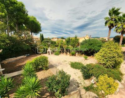 Villa - 214 m² - 9 pièces