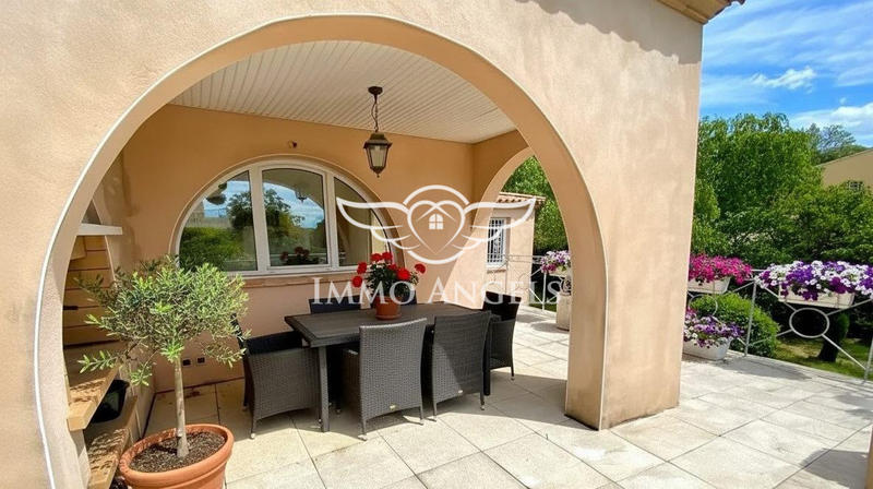 Maison contemporaine - 202 m² - 6 pièces