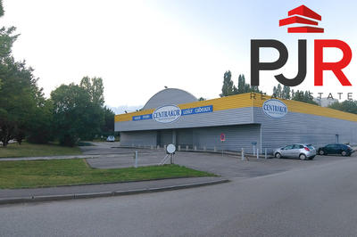 Local commercial - 1 500 m²