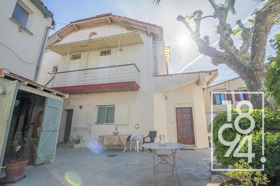 Maison - 240 m² - 9 pièces