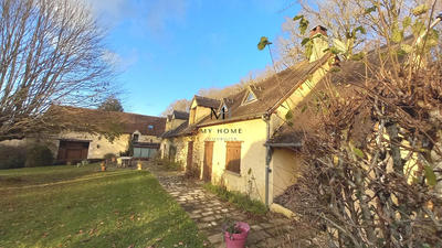 Maison - 360 m² - 8 pièces