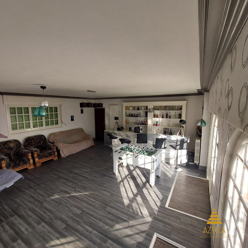 Maison - 315 m² - 11 pièces