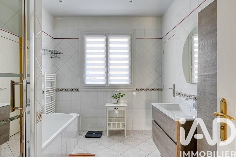 Maison - 200 m² - 8 pièces