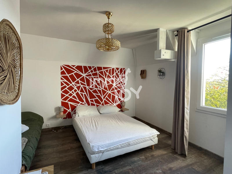 Maison - 230 m² - 11 pièces