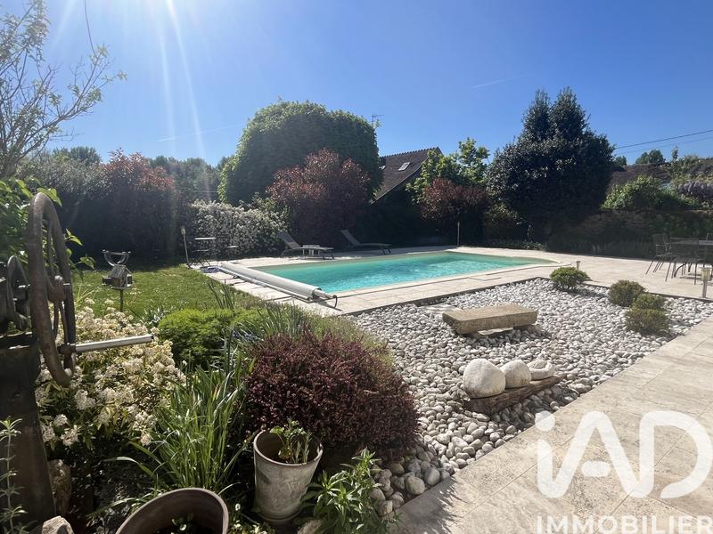 Maison - 204 m² - 6 pièces