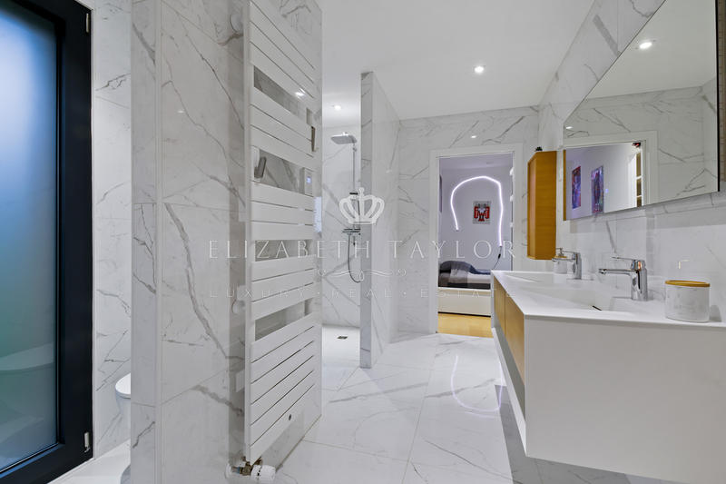 Propriété - 310 m² - 10 pièces