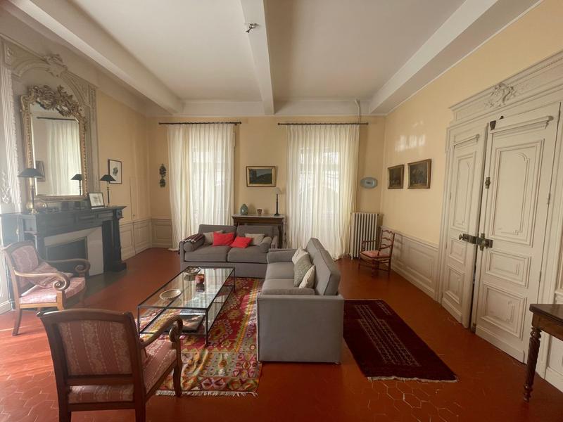 Maison - 375 m² - 11 pièces