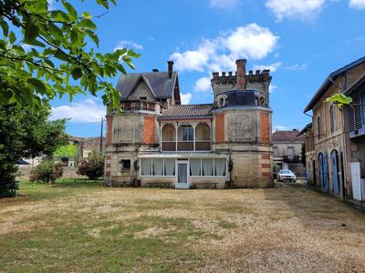 Maison - 470 m² - 18 pièces