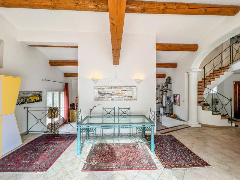 Villa - 328 m² - 10 pièces