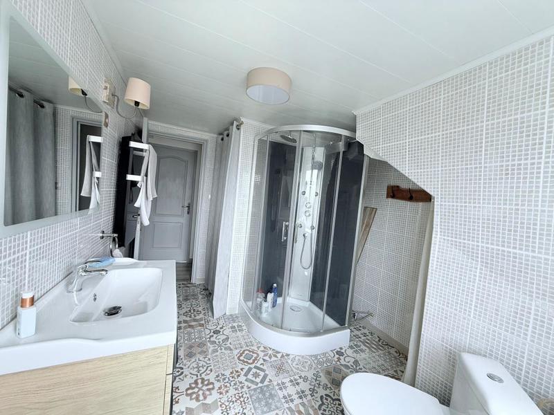 Maison - 210 m² - 6 pièces