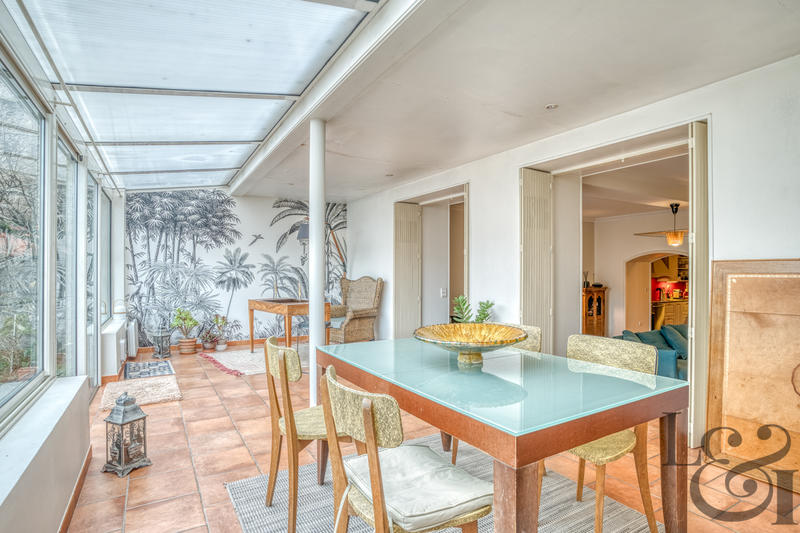 Maison - 235 m² - 7 pièces