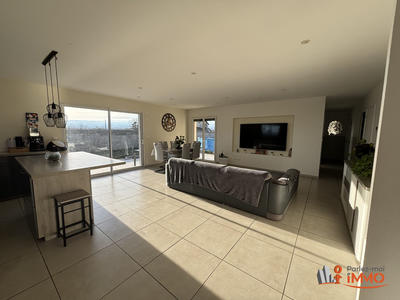 Maison - 98 m² - 4 pièces