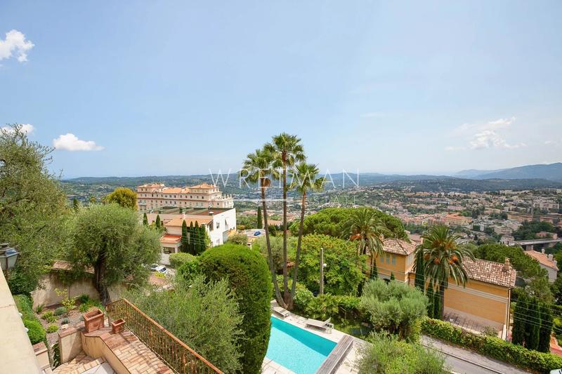 Maison de ville - 200 m² - 7 pièces