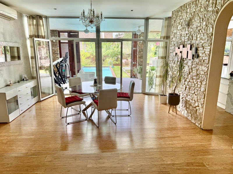 Maison - 300 m² - 5 pièces