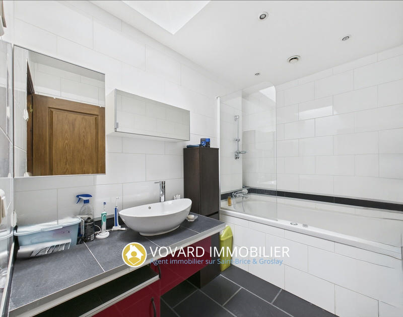 Maison - 234 m² - 8 pièces