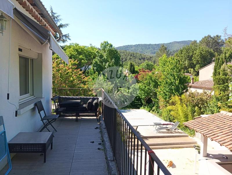 Maison - 197 m² - 7 pièces