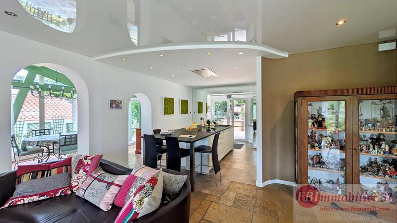 Demeure - 170 m² - 6 pièces