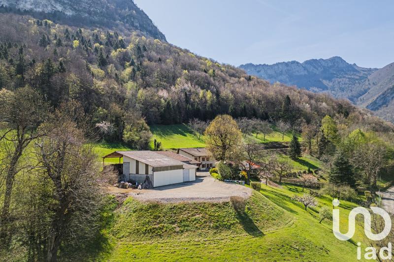 Maison - 185 m² - 8 pièces