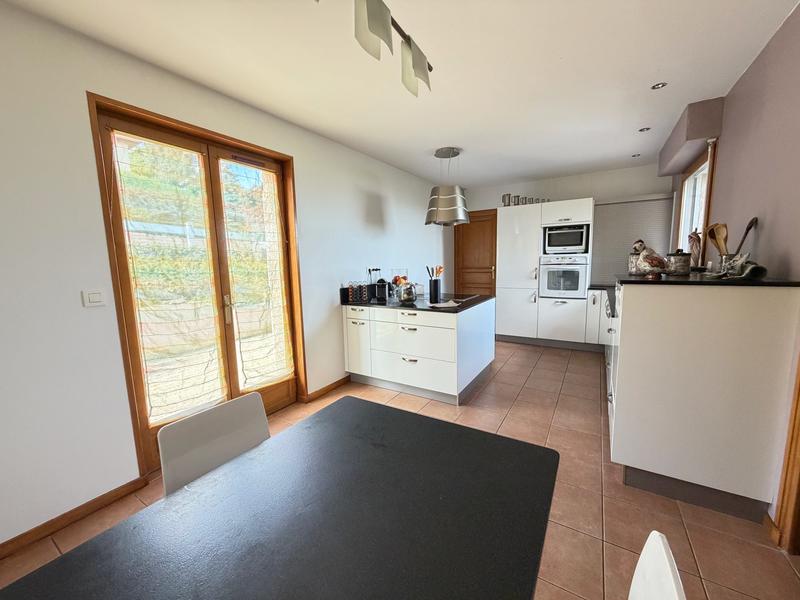 Maison - 208 m² - 8 pièces