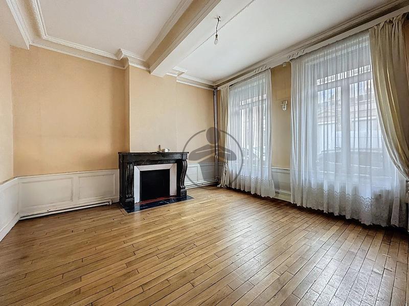 Maison - 220 m² - 8 pièces