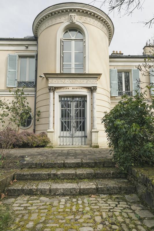 Maison - 876 m² - 20 pièces