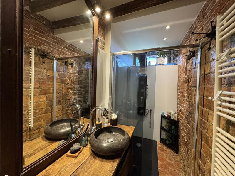 Maison - 212 m² - 9 pièces