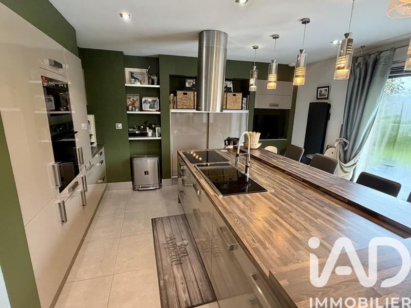 Maison - 232 m² - 7 pièces