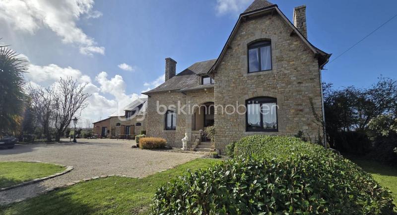 Propriété - 303 m² - 12 pièces