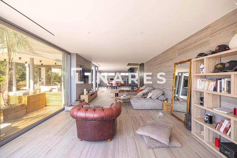 Villa - 250 m² - 6 pièces