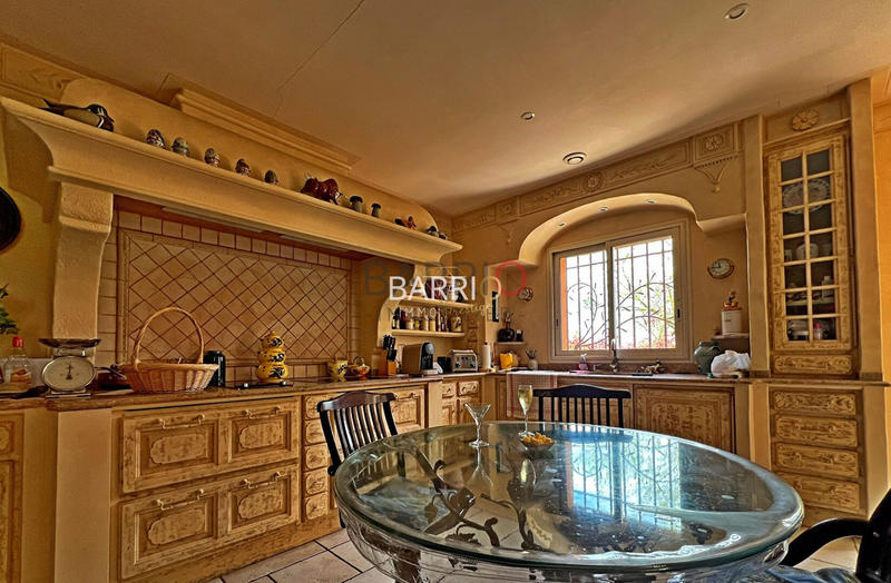 Maison - 208 m² - 7 pièces