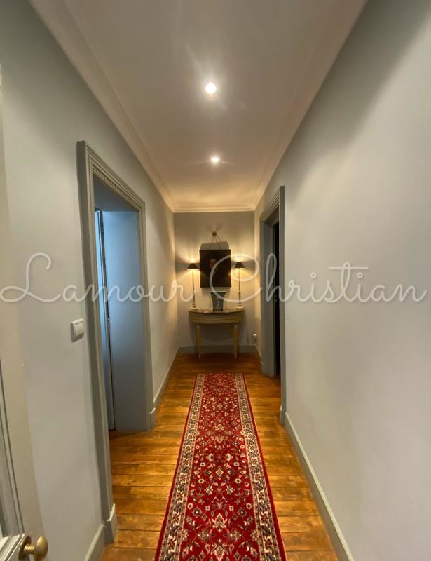 Maison - 360 m² - 13 pièces