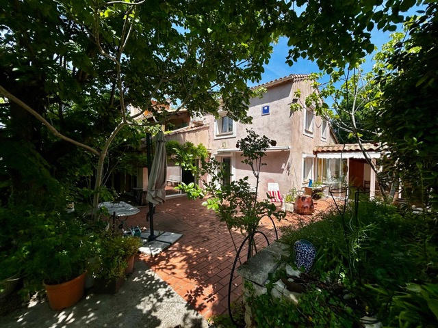 Maison - 308 m² - 13 pièces