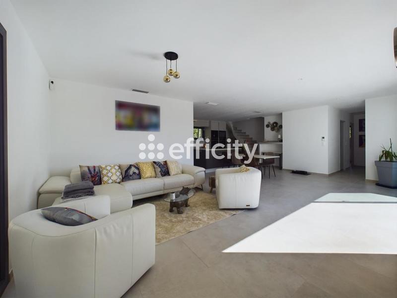 Maison - 200 m² - 7 pièces