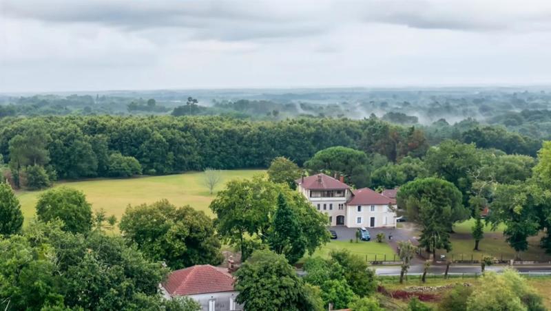 Maison - 450 m² - 12 pièces