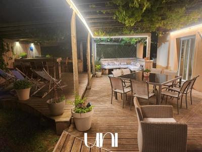 Maison - 210 m² - 6 pièces