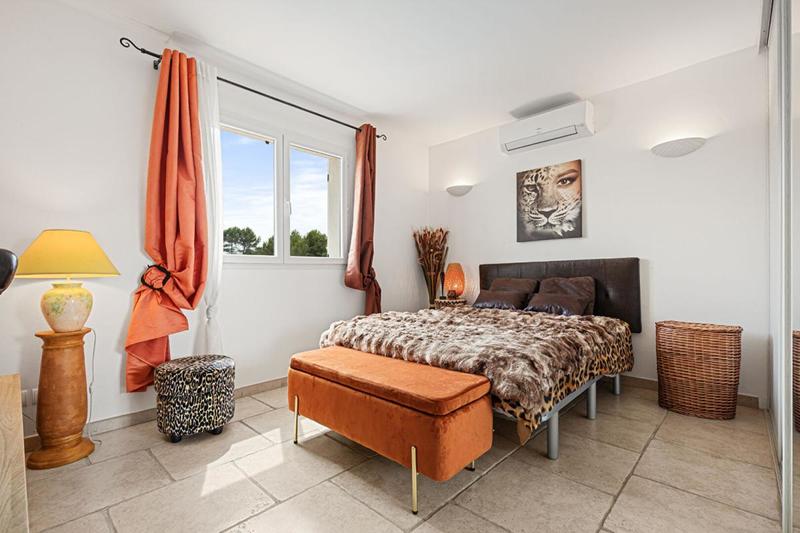 Maison - 256 m² - 8 pièces