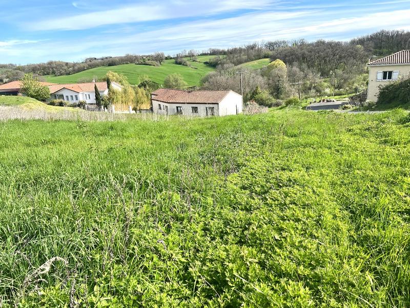 Terrain constructible - 1 393 m²